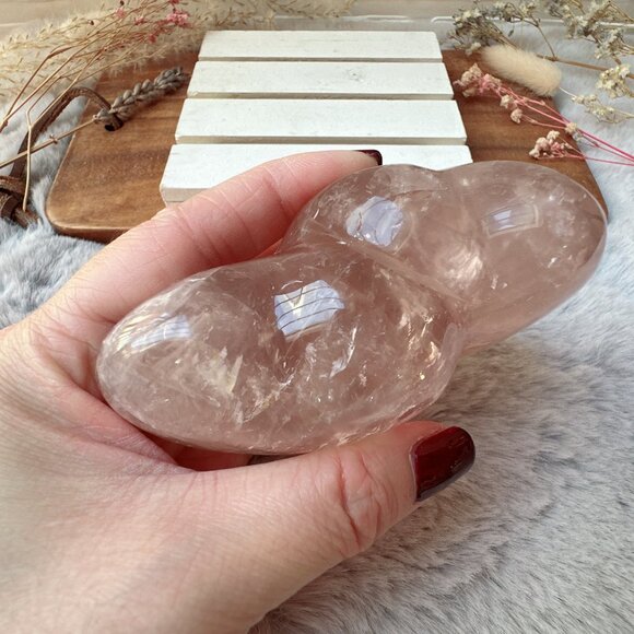 Gorgeous Gemmy Rose Quartz Double Heart Carving - Picture 2 of 7